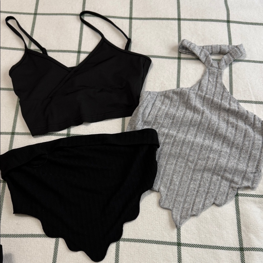 SHEIN Black and Gray Crop Tops Set